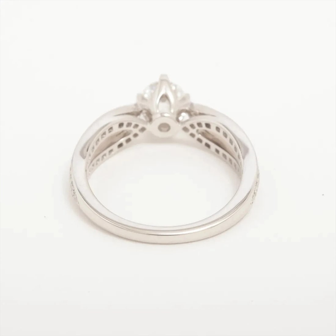 BOUCHERON PONG DOO PARIS DIAMOND RING PT950: Boucheron pong Doo Paris diamond Ring Pt950 Brand: Boucheron Type: Ring Material: Pt950 Color: Silver Size: 3.75 US Accessories: None Accessories Notice: When purchasing pre-owned goods,