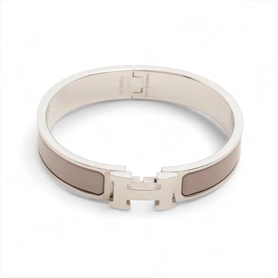 HERMÈS CLIC CLAC BANGLE BRACELET ENAMEL X METAL GREIGE X SILVER ETOUPE: Hermès Clic Clac Bangle Bracelet Enamel x metal Greige x silver Etoupe Brand: Hermès Type: Bracelet Material: Enamel x metal Color: Greige x silver Size: Bracelet length:15.5 Accessories: None