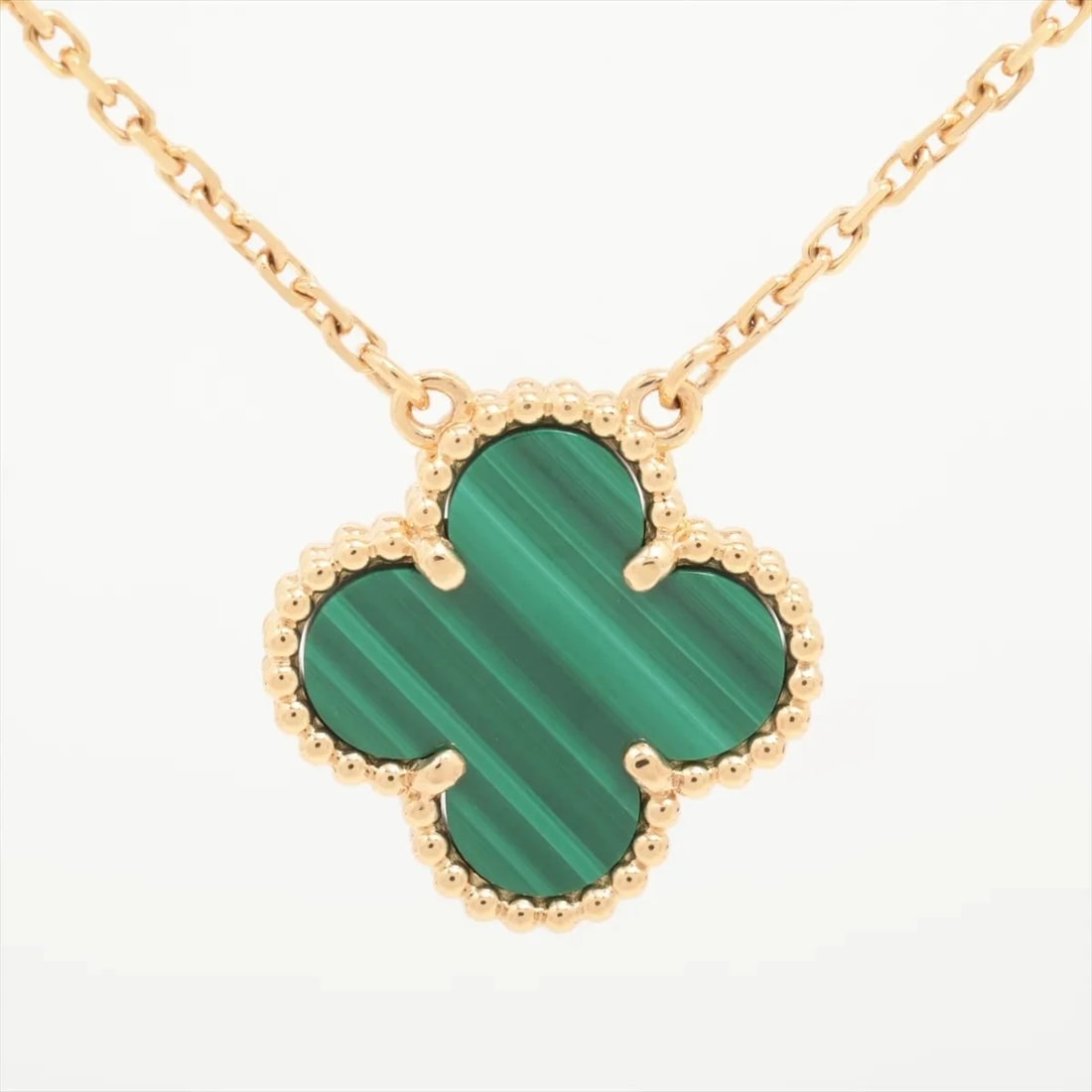 VAN CLEEF & ARPELS VINTAGE ALHAMBRA MALACHITE NECKLACE 750(YG): Van Cleef & Arpels Vintage Alhambra Malachite Necklace 750(YG) Brand: Van Cleef & Arpels Type: Necklace Material: 750(PG) Color: Pink Gold Size: Chain length:42.8 Accessories: None