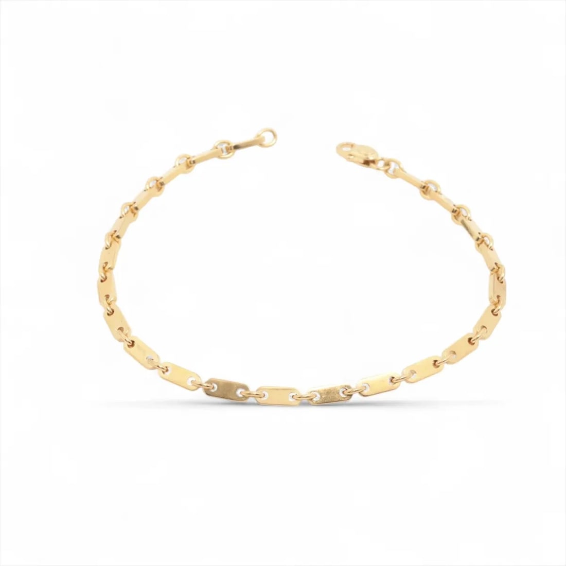 CARTIER FIGARO BRACELET 750(YG): Cartier Figaro Bracelet 750(YG) Brand: Cartier Type: Bracelet Material: 750(YG) Color: Yellow Gold Size: Bracelet length:21.7 Accessories: None Accessories Notice: When purchasing pre-owned