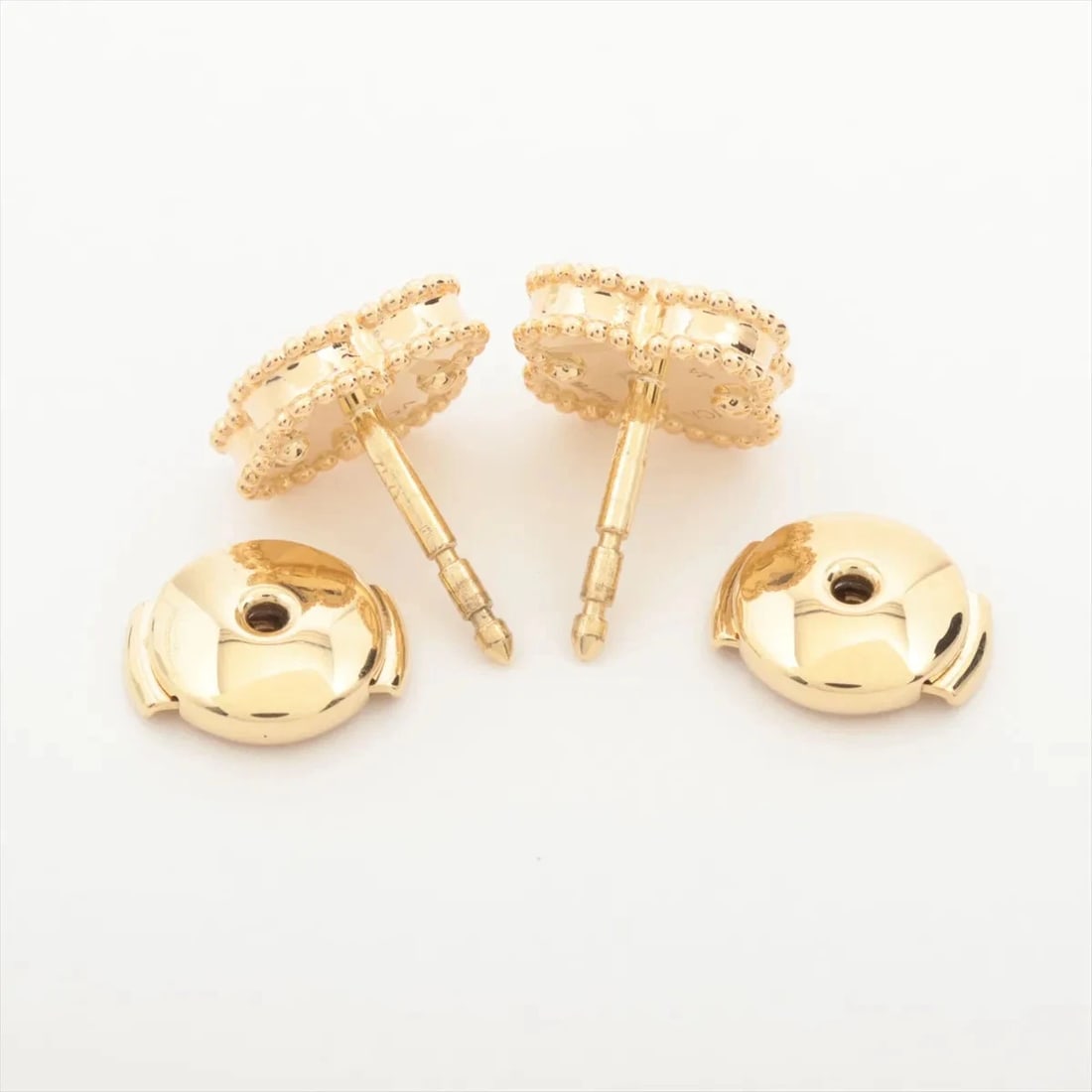 VAN CLEEF & ARPELS SWEET ALHAMBRA ONYX PIERCING JEWELRY 750(YG): Van Cleef & Arpels Sweet Alhambra Onyx Piercing jewelry 750(YG) Brand: Van Cleef & Arpels Type: Piercing jewelry Material: 750(YG) Color: Yellow Gold Size: Height:1Length:1 Accessories: None <