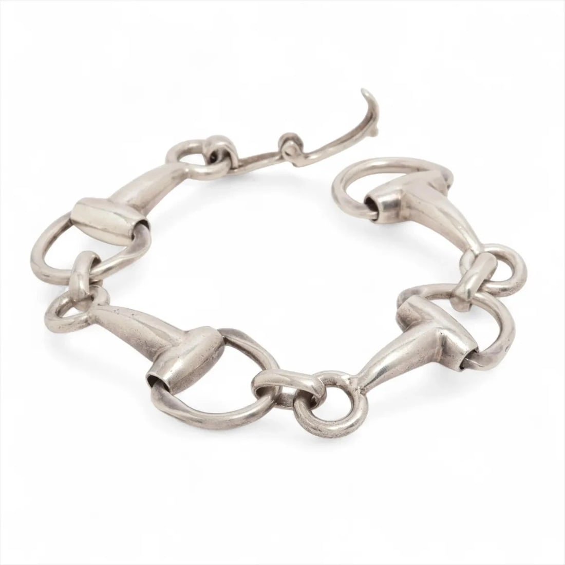 GUCCI HORSEBIT BRACELET 950 SILVER VINTAGE: Gucci Horsebit Bracelet 950 Silver Vintage Brand: Gucci Type: Bracelet Material: 950 Silver Color: Silver Size: Bracelet length:18 Accessories: None Accessories Notice: When purchasing