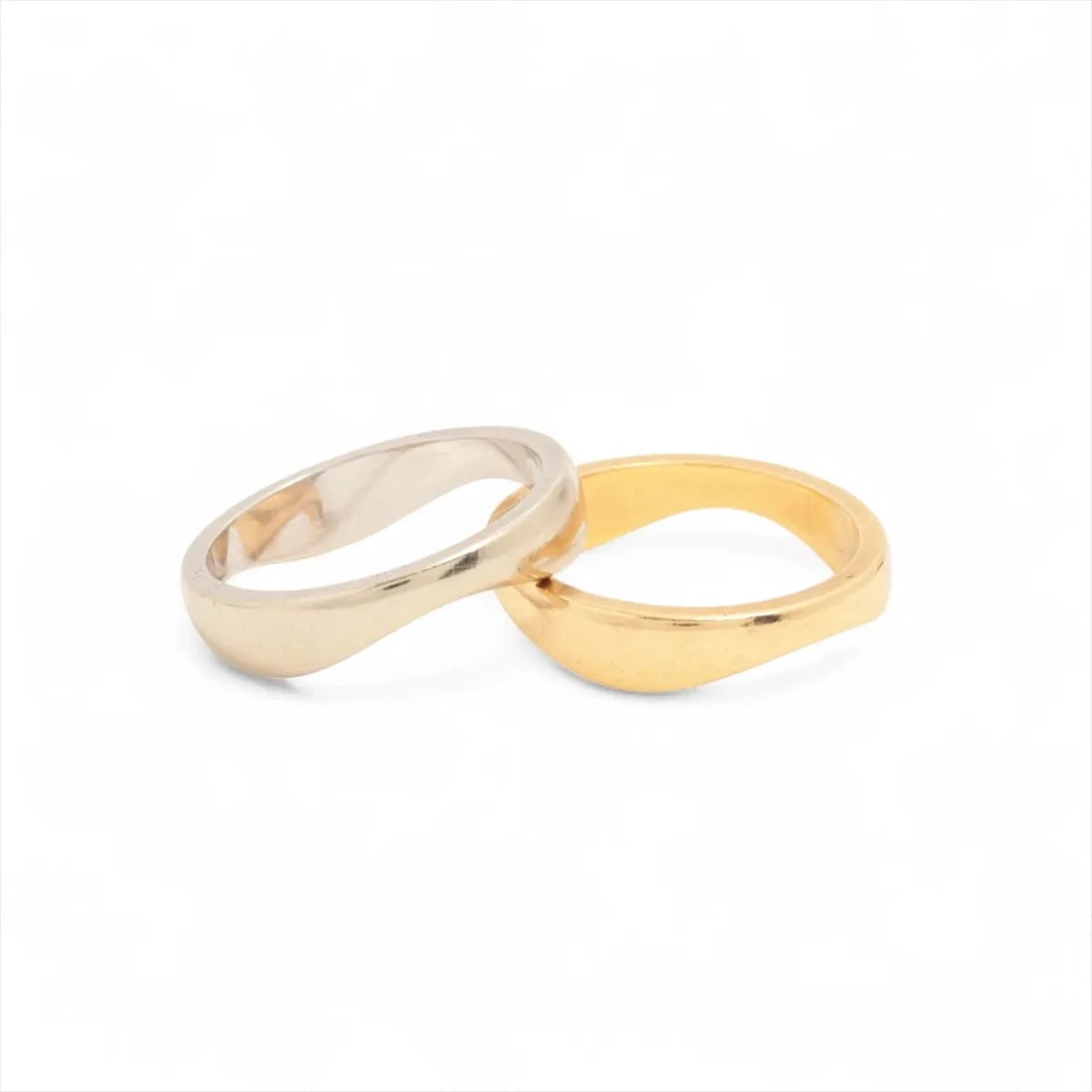 CARTIER LOVE ME RING 750(YG×WG): Cartier Love Me Ring 750(YG×WG) Brand: Cartier Type: Ring Material: 750(YG×WG) Color: YG×WG Size: 6 US Accessories: None Accessories Notice: When purchasing pre-owned goods, please refer
