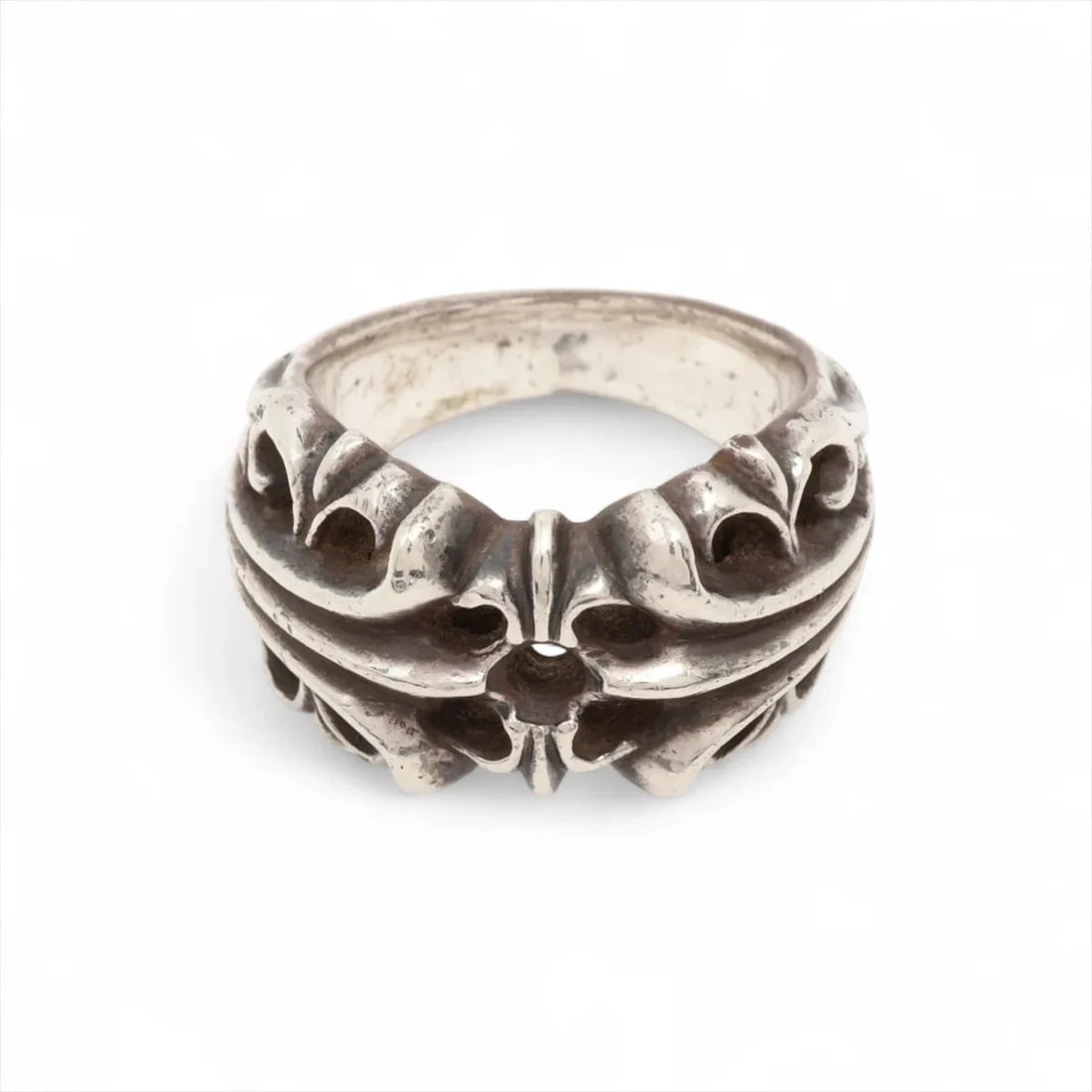 CHROME HEARTS K&T RING 925: Chrome Hearts K&T Ring 925 Brand: Chrome Hearts Type: Ring Material: 925 Color: Not Specified Size: 7.5 - 7.75 Accessories: None Accessories Notice: When purchasing pre-owned goods, please