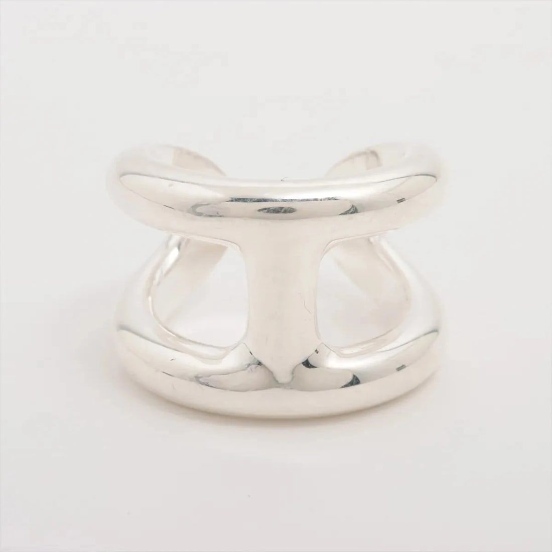 HERMÈS OSMO'S GM RING 925 SILVER: Hermès Osmo's GM Ring 925 Silver Brand: Hermès Type: Ring Material: 925 Color: Silver Size: 6.75 - 7 US Accessories: None Accessories Notice: When purchasing pre-owned goods, please refer