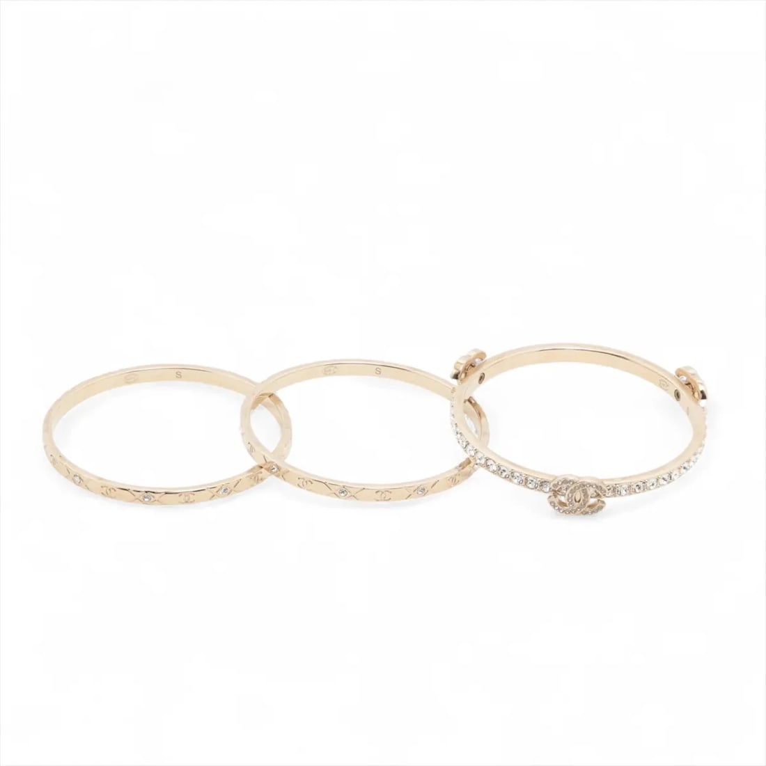 CHANEL COCO MARK BANGLE S GP×RHINESTONE GOLD: Chanel Coco Mark Bangle S GP×Rhinestone Gold Brand: Chanel Type: Bracelet Material: GP×Rhinestone Color: Gold Size: Bracelet length:18.5 Accessories: None Accessories Notice: When purchasi