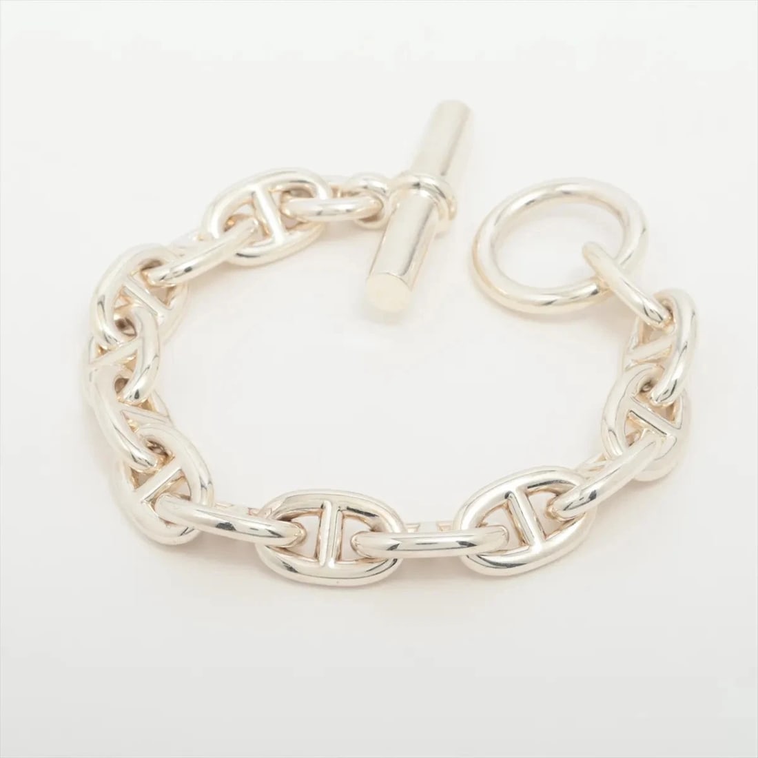 HERMES CHAINE D'ANCRE MM BRACELET: Hermes Chaine d'Ancre MM Bracelet Brand: Hermes Type/Style: Bracelet Material: 925, Color: Silver Size: Bracelet length:14.5 Accessories: None Accessories Notice: When purchasing pre-owned