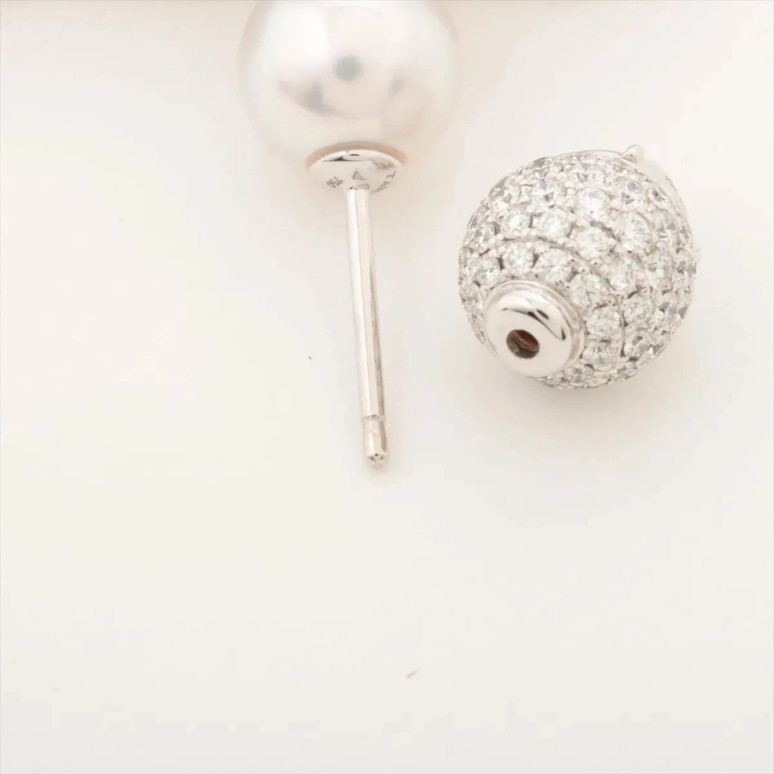 TASAKI REFINED REBELLION NOBEL PEARL DIAMOND SINGLE EARRING: TASAKI Refined Rebellion Nobel Pearl diamond single earring Brand: TASAKI Type/Style: Piercing jewelry Material: 750(WG), Main Stone/Creation Natural Color: WG Size: Size(CM) Height:0.6