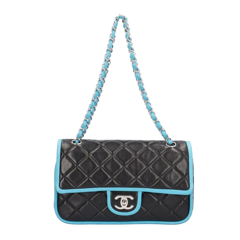 CHANEL SHOULDER BAG LAMBSKIN WCHAIN MATRASSE: CHANEL Shoulder Bag lambskin WChain Matrasse Brand: CHANEL Type: Shoulder Bag Material/Exterior Material: lambskin Color/Exterior Color: black / blue Size: W9.8 x H5.9 x D2.8inch
