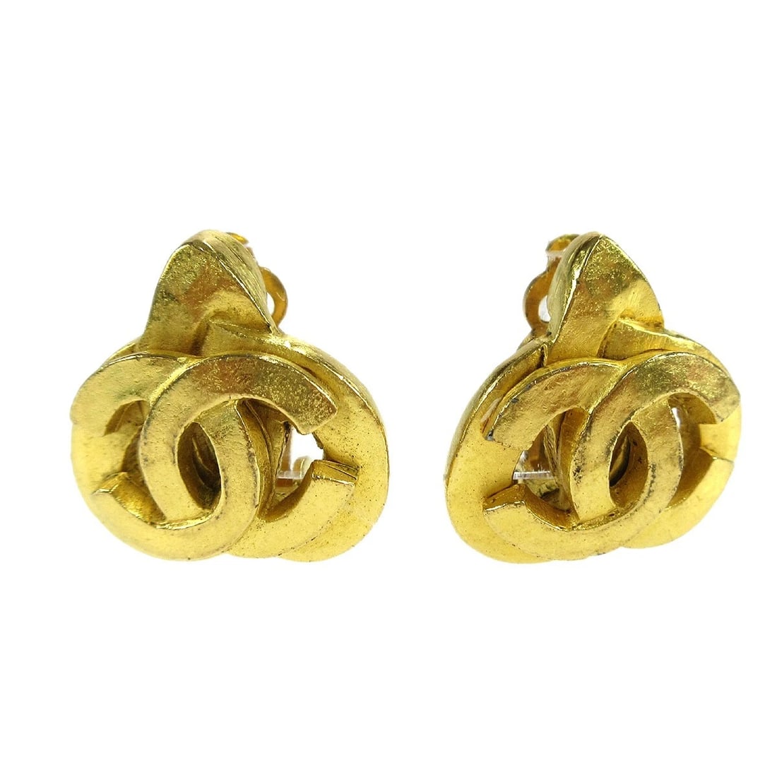 CHANEL HEART EARRINGS CLIP-ON GOLD: Chanel Heart Earrings Clip-On Gold Brand: CHANEL Type/Style: Earrings Material: Gold-plated, Color: Gold Size: W 1.8 x H 2.0 cm Accessories: None Accessories Notice: When purchasing pre-owned