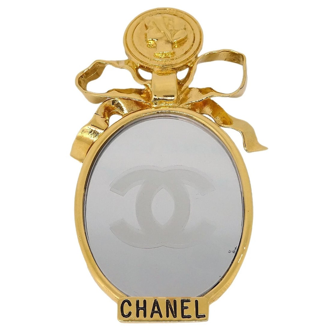 CHANEL BOW MIRROR BROOCH PIN GOLD: Chanel Bow Mirror Brooch Pin Gold Brand: CHANEL Type/Style: Brooch Material: Gold plated, Color: Gold Size: W 5.0 x H 9.0 cm Accessories: None Accessories Notice: When purchasing pre-owned
