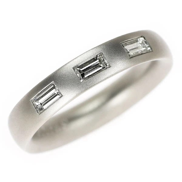 PT950 DIAMOND RING: Pt950 diamond ring Brand: None Type/Style: Ring Material: Metal Purity 950, Metal Platinum, Main Stone/Creation Natural Color: Platinum Size: 5.5 - 5.75 US Accessories: None Accessories