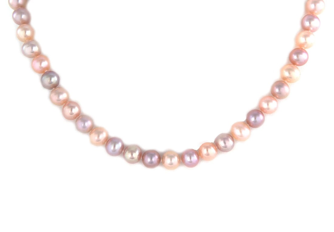 TIFFANY & CO. SIGNATURE 18K WHITE GOLD PEARL NECKLACE: Tiffany & Co. Signature 18k White Gold Pearl Necklace Brand: Tiffany & Co. Type: Necklace Material: 18k White Gold Main Stone/Creation/Gemstone Natural Color: None Size: Measurement: 16" long x 0.