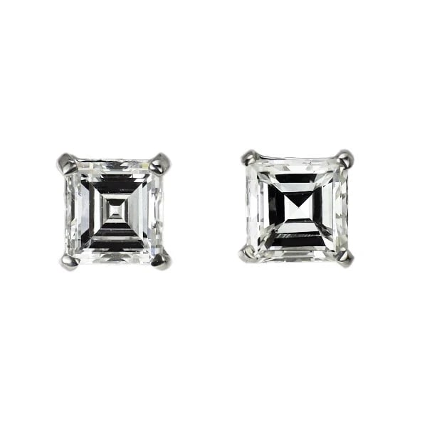 BRAND NEW PT900 CALECUT DIAMOND EARRINGS: Brand New Pt900 Calecut Diamond Earrings Brand: None Type/Style: piercing Material: Metal Purity 900, Metal Platinum, Main Stone/Creation Natural Color: None Size: Length/Width/Diameter4.3 Access