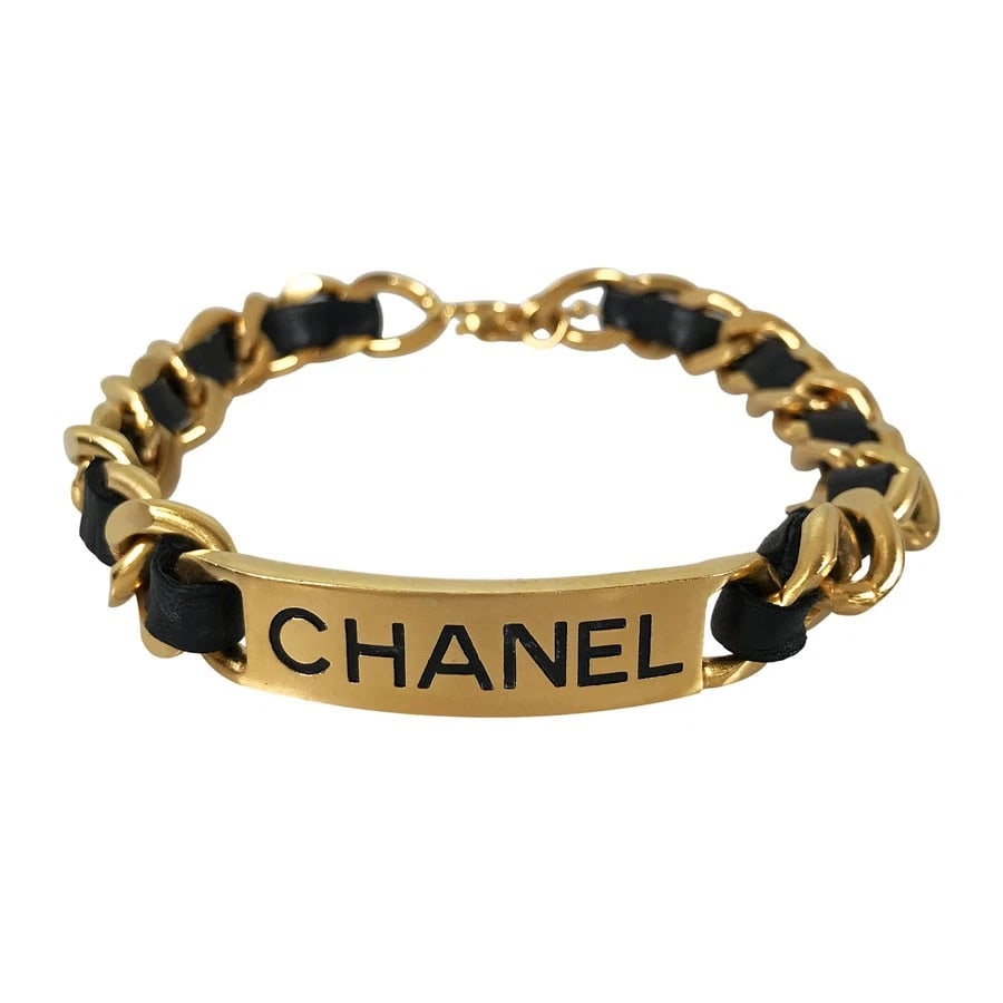 CHANEL GOLD PLATED CHOKER: CHANEL Gold plated Choker Brand: CHANEL Type/Style: Choker Material: Gold Plated leather, Color: Gold Size: Top size:13.5mm×65.7mm full length:46cm Accessories: None Accessories Notice: When
