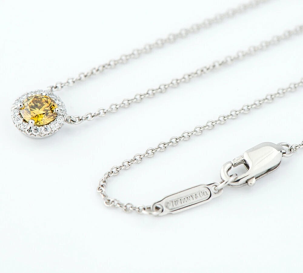 TIFFANY SOLESTE DIAMOND PLATINUM 950 PENDANT NECKLACE: Tiffany Soleste Diamond Platinum 950 Pendant Necklace Brand: TIFFANY & Co. Type/Style: Necklace Material: Metal Purity Pt950, Metal Platinum, Main Stone/Creation Natural Color: Platinum Size: