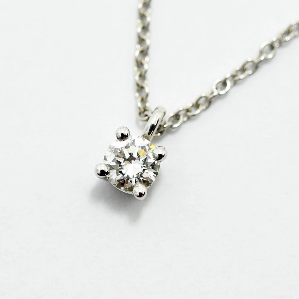 TIFFANY & CO. SOLITAIRE NECKLACE PENDANT DIAMOND: Tiffany & Co. Solitaire Necklace Pendant Diamond Brand: Tiffany & Co. Type/Style: Necklace Material: Metal Purity PT950, Metal PT950, Main Stone/Creation 6 Natural Color: Platinum Size: 41cmTop: A