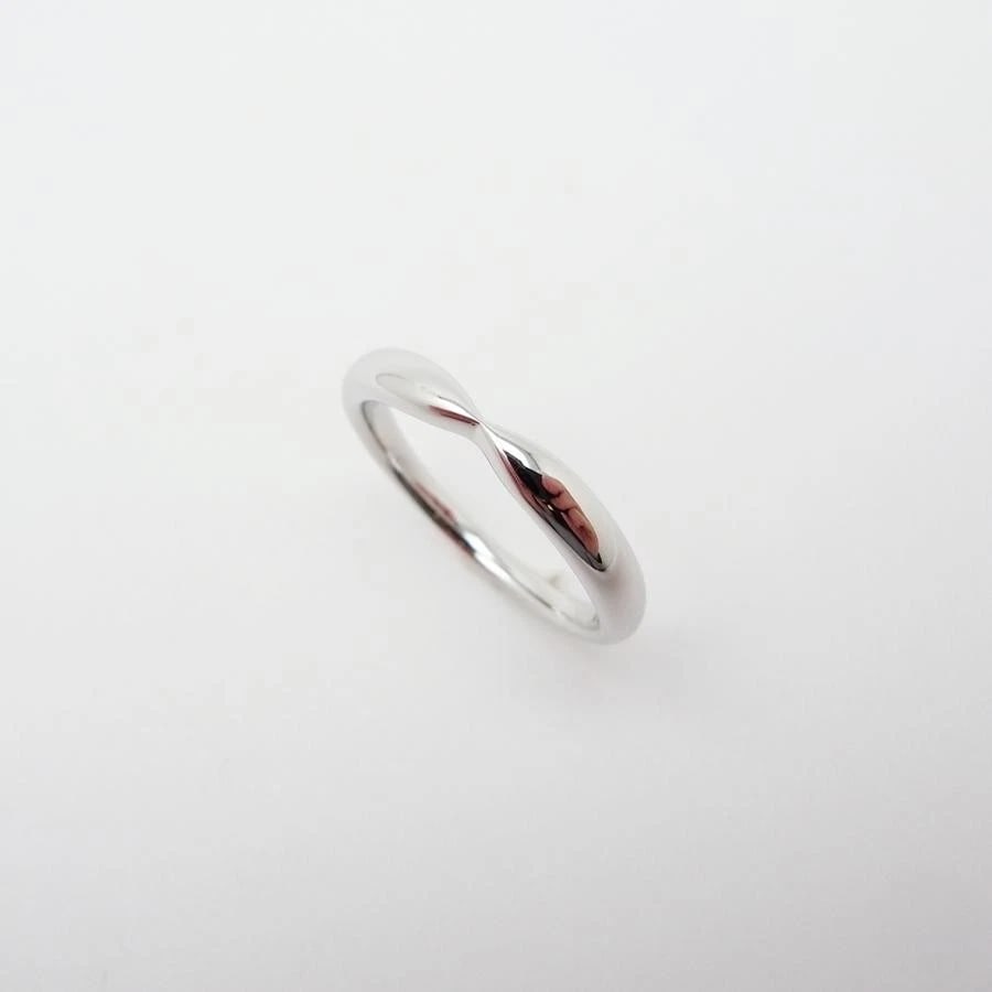 TIFFANY & CO. HARMONY WEDDING BAND PT950 RING: Tiffany & Co. Harmony Wedding Band Pt950 Ring Brand: Tiffany & Co. Type/Style: Ring Material: Metal Purity Pt950, Metal Platinum, Main Stone/Creation Natural Color: Platinum Size: US 6-6.5 Access