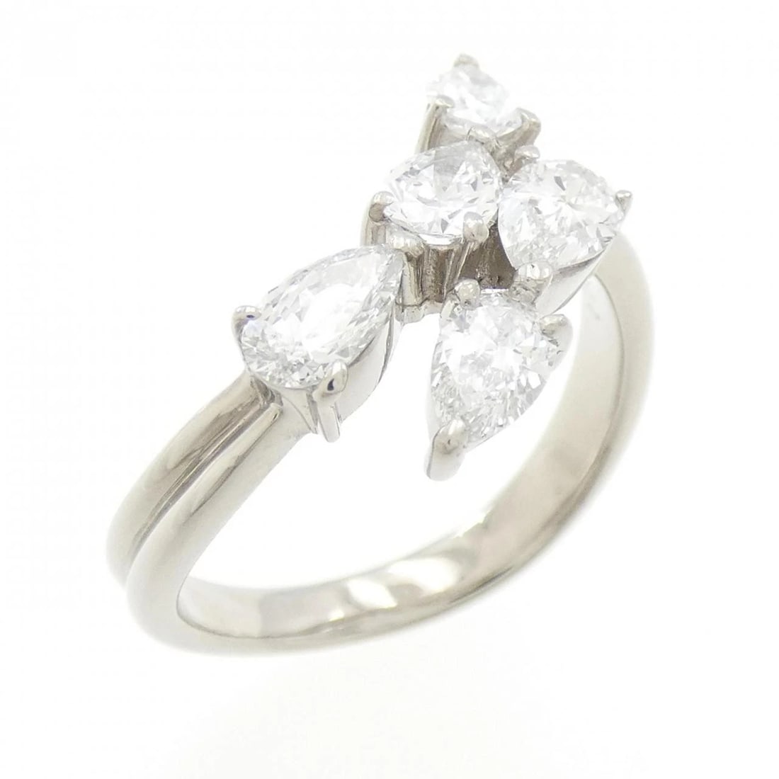 PT DIAMOND RING: PT Diamond Ring Brand: Unbranded Type: Ring Material: Platinum, Main Stone/Creation Natural Color: Platinum Size: 6 (US size) Accessories: None Accessories Notice: When purchasing pre-owne