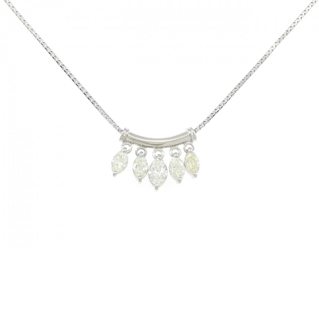 PT900/PT850 DIAMOND NECKLACE: PT900/PT850 Diamond Necklace Brand: Unbranded Type: Diamond Necklace Material: PT900/PT850, Main Stone/Creation Natural Color: Platinum Size: 40cmActual Size Pendant length approx. x width