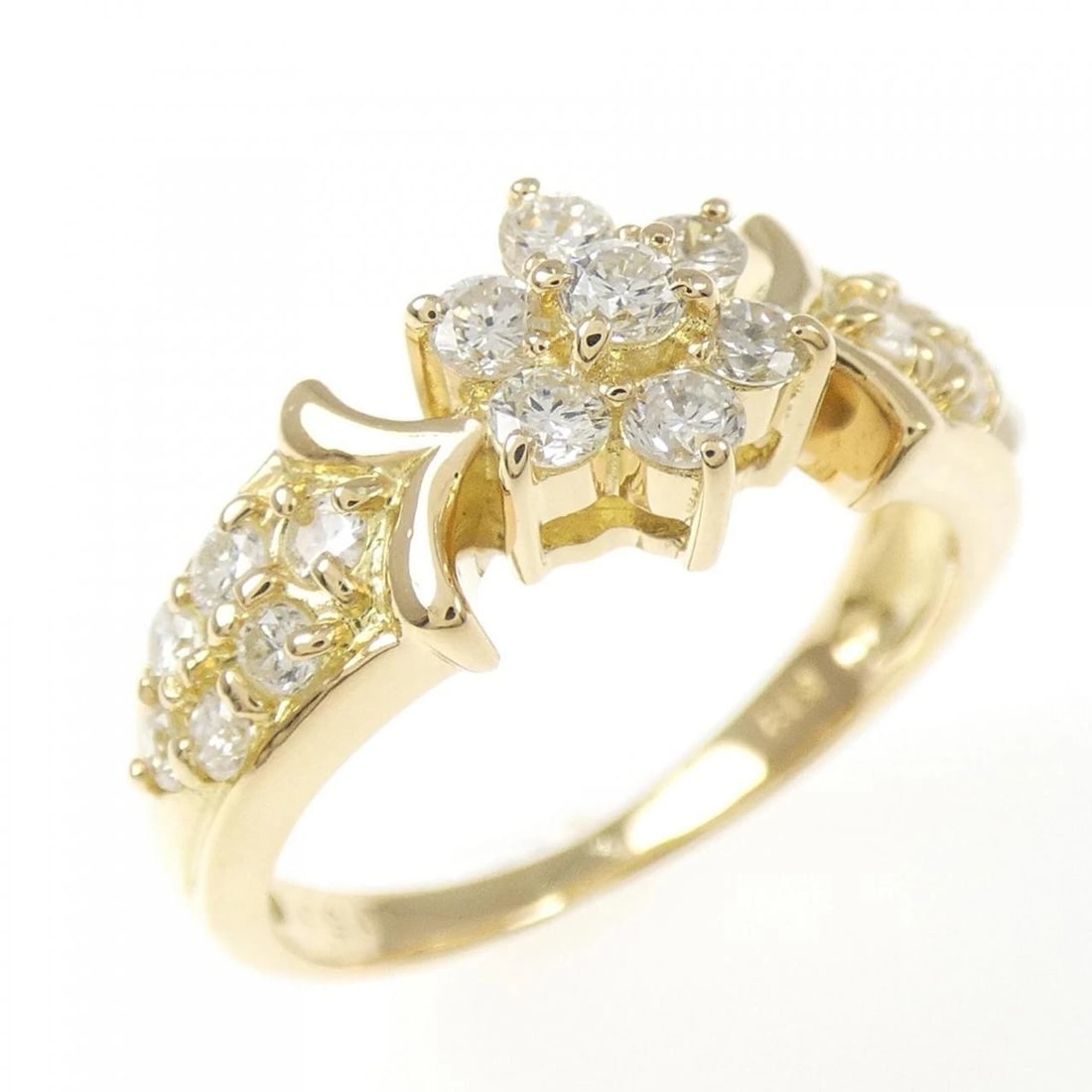 K18YG FLOWER DIAMOND RING: K18YG Flower Diamond Ring Brand: Unbranded Type: Diamond Ring Material: K18YG, Main Stone/Creation Natural Color: Yellow Gold Size: US 4 Accessories: None Accessories Notice: When purchasing