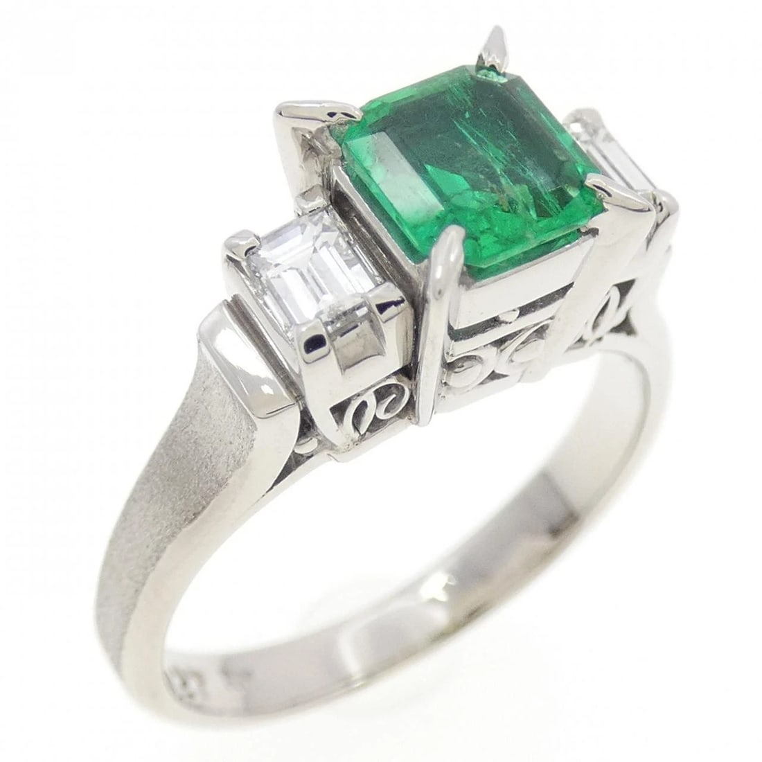 PM EMERALD RING: PM Emerald Ring Brand: Unbranded Type: Emerald Ring Material: PM(Platinum), Main Stone/Creation EmeraldSecondary Stone Natural Color: Platinum Size: US 6 1/4 Accessories: None Accessories