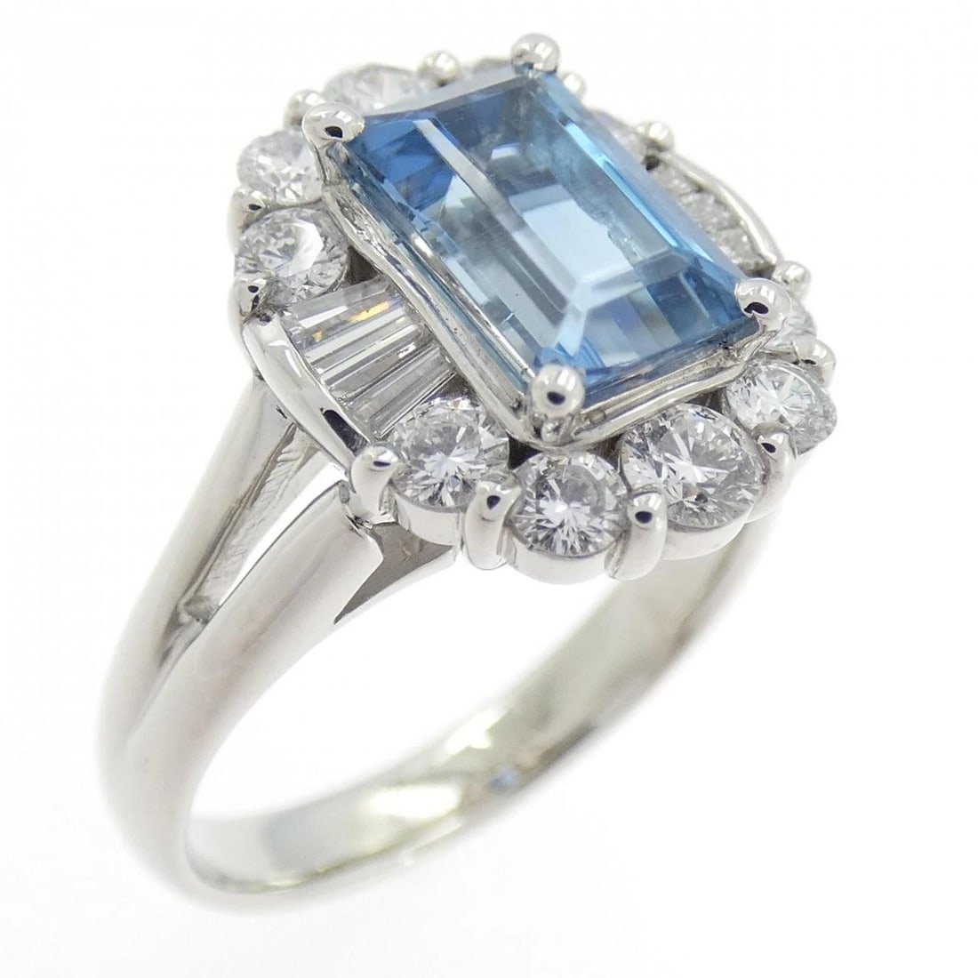 PT900 AQUAMARINE RING: PT900 Aquamarine Ring Brand: Unbranded Type: Aquamarine Ring Material: PT900, Main Stone/Creation AquamarineSecondary StoneNatural Color: Platinum Size: US 6 1/4 Accessories: None Accessories