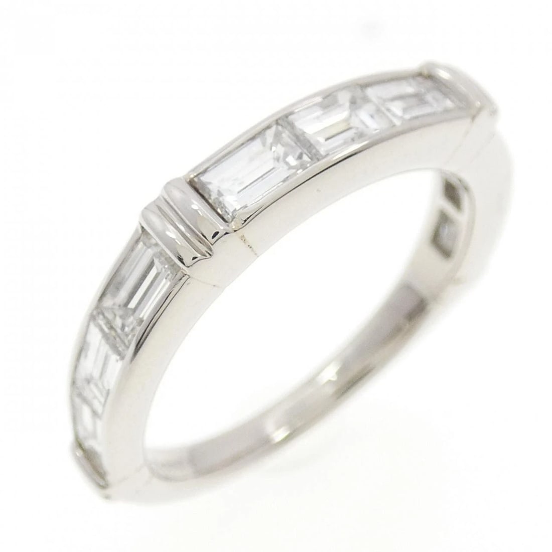 PT900 DIAMOND RING: PT900 Diamond Ring Brand: Unbranded Type: Diamond Ring Material: PT900, Main Stone/Creation Natural Color: Platinum Size: US 6 1/2 Accessories: None Accessories Notice: When purchasing