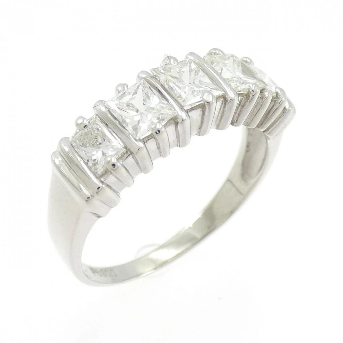 PT900 DIAMOND RING: PT900 Diamond Ring Brand: Unbranded Type: Diamond Ring Material: PT900, Main Stone/Creation Natural Color: Platinum Size: US 6 Accessories: None Accessories Notice: When purchasing pre-own