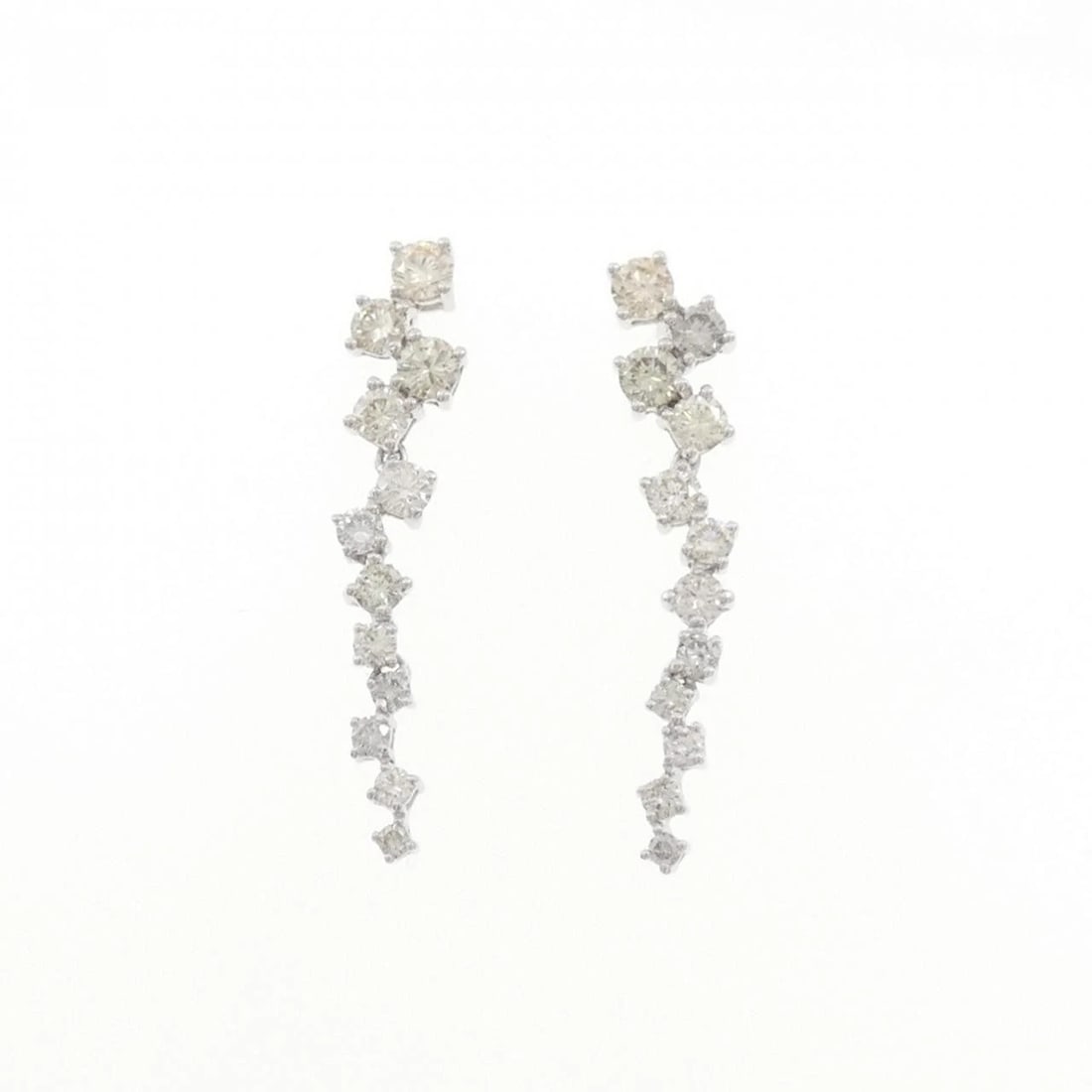 750WG/PT900 DIAMOND PIERCE: 750WG/PT900 Diamond Pierce Brand: Unbranded Type: Diamond Pierce/Earring Material: 750 White Gold/Platinum900, Main Stone/Creation Natural Color: platinum Size: Approx. height x width: 34.3mm x 7.