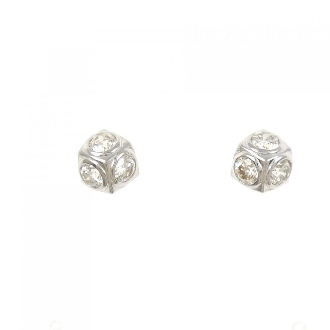 PT900 DIAMOND PIERCED EARRINGS: PT900 Diamond Pierced Earrings Brand: Unbranded Type: Diamond Pierce/Earring Material: PT900, Main Stone/Creation Natural Color: platinum Size: Approx. height x width: 7.7mm x 7.4mm 