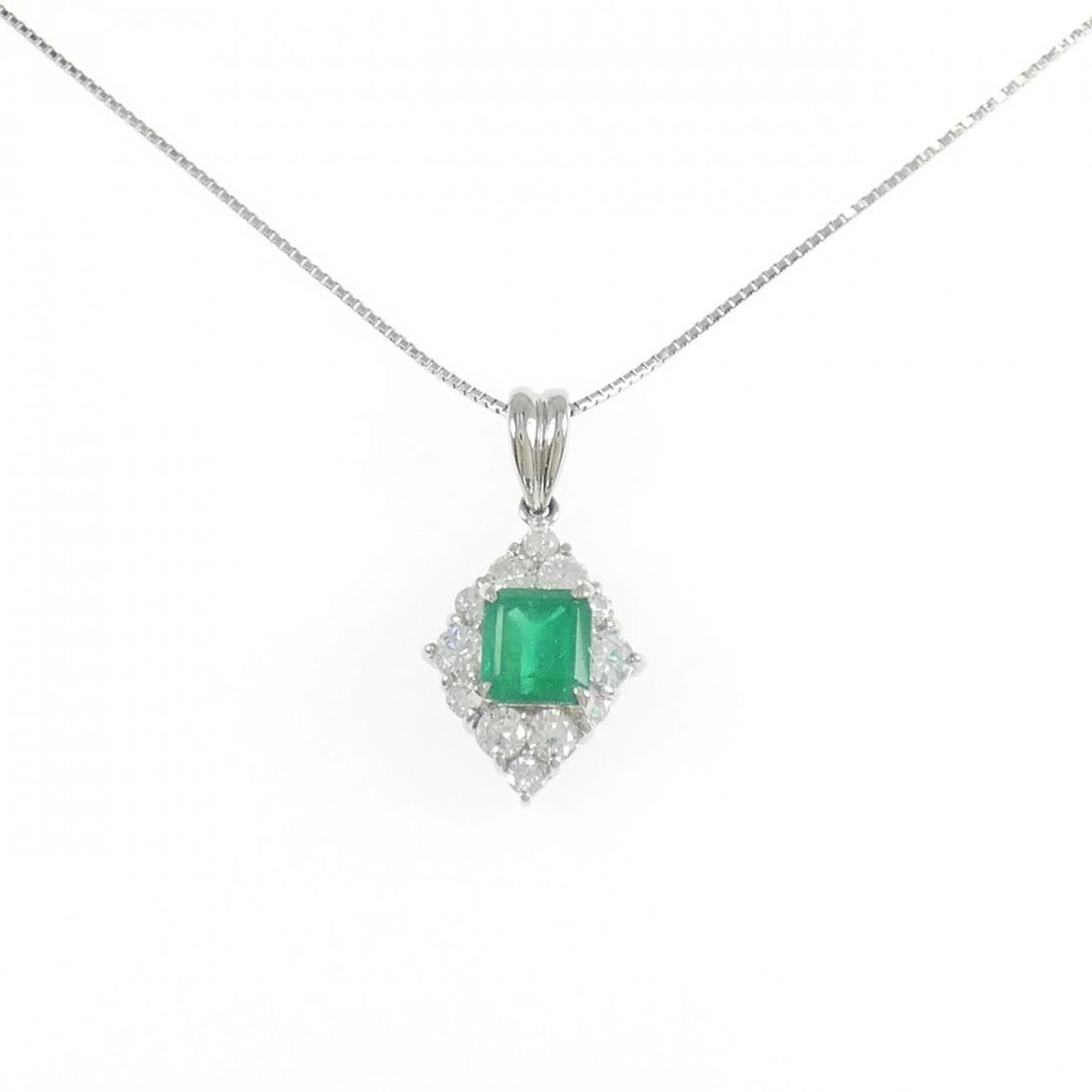 PT900/PT850 EMERALD NECKLACE: PT900/PT850 Emerald Necklace Brand: Unbranded Type: Emerald Necklace Material: PT900/PT850, Main Stone/Creation EmeraldSecondary Stone Natural Color: Platinum Size: Actual Size Pendant length appr