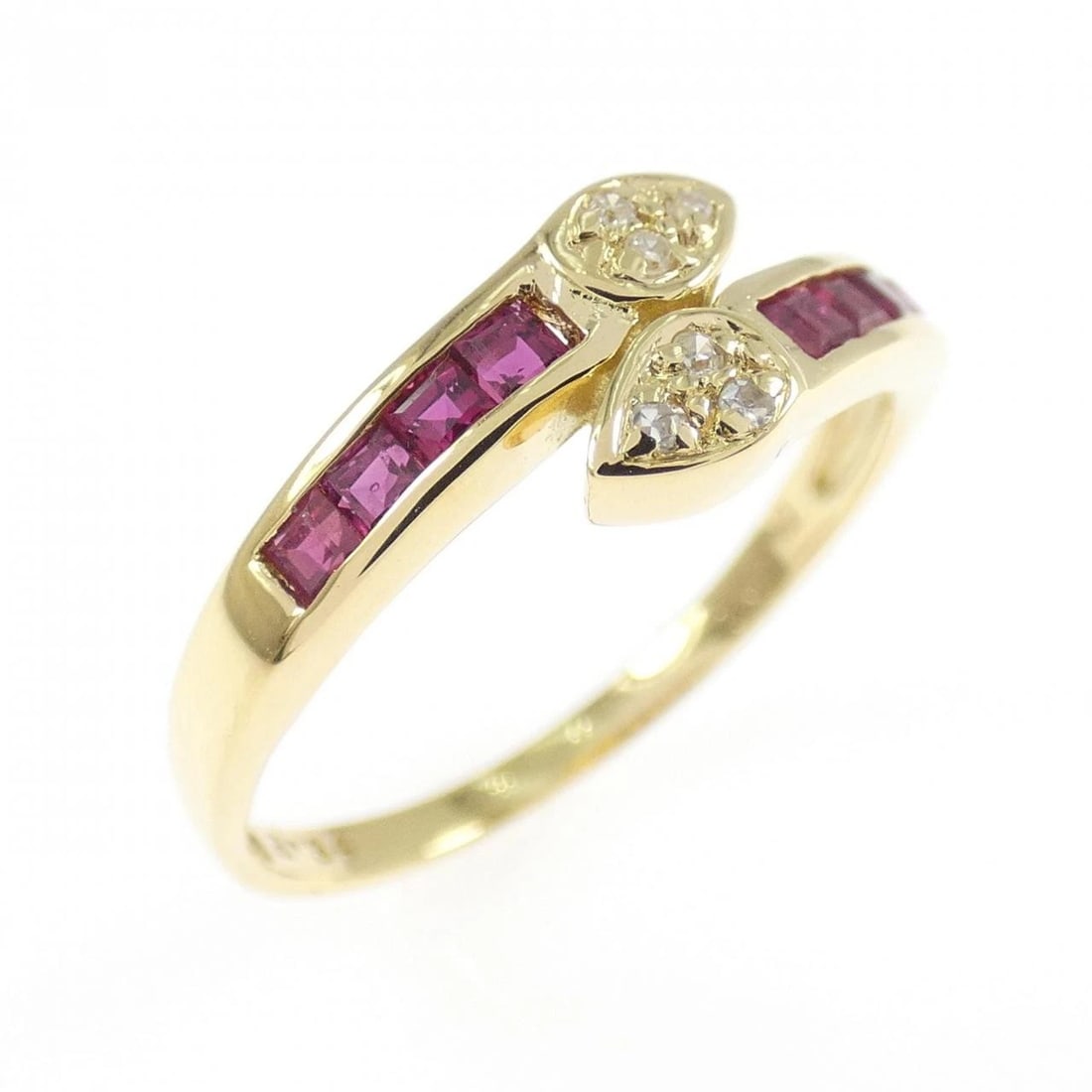 18K YELLOW GOLD RUBY RING: 18K Yellow Gold Ruby Ring Brand: Unbranded Type: Ruby ring Material: K18YG, Main Stone/Creation RubySecondary Stone Natural Color: Yellow Gold Size: US 5 1/4 Accessories: None Accessories