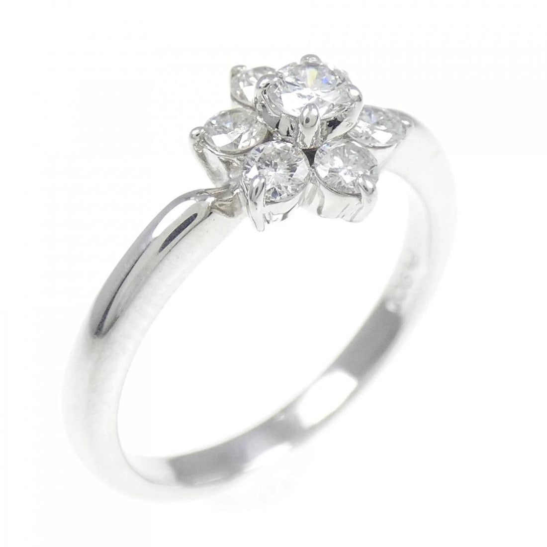 PT FLOWER DIAMOND RING: PT Flower Diamond Ring Brand: Unbranded Type: Diamond Ring Material: Platinum, Main Stone/Creation Natural Color: Platinum Size: US 5 3/4 Accessories: None Accessories Notice: When purchasing