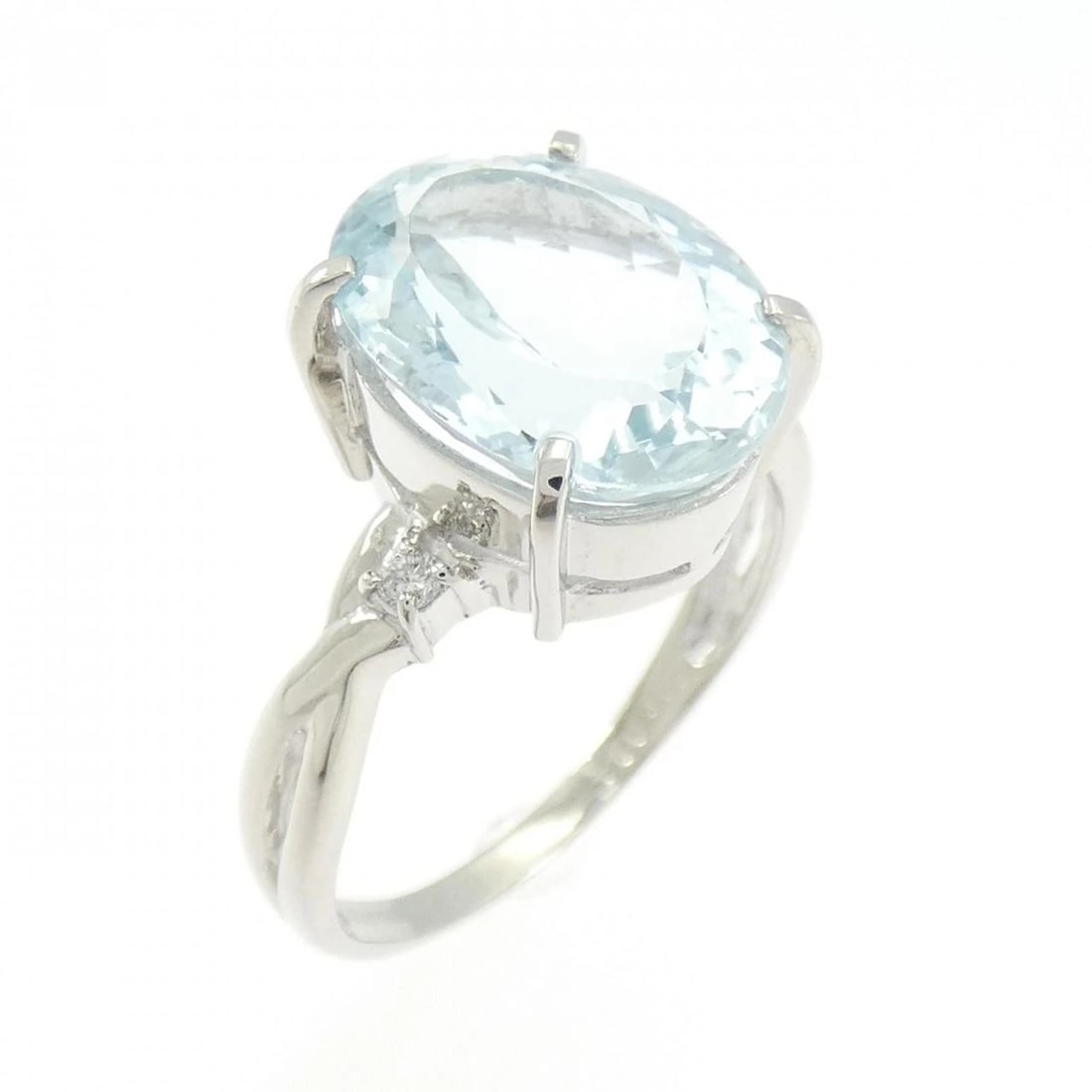 PT900 AQUAMARINE RING: PT900 Aquamarine Ring Brand: Unbranded Type: Aquamarine Ring Material: Platinum900, Main Stone/Creation Aquamarine Secondary Stone Natural Color: Platinum Size: US 9 Accessories: None
