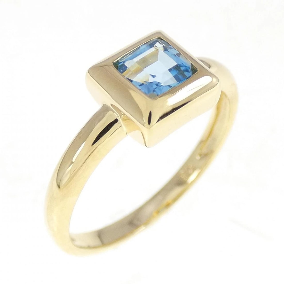18K YELLOW GOLD BLUE TOPAZ RING: 18K Yellow Gold Blue Topaz Ring Brand: Unbranded Type: Blue Topaz ring Material: K18YG, Main Stone/Creation Blue Topaz Color: Yellow Gold Size: US 5 1/4 Accessories: None Accessories Notice: