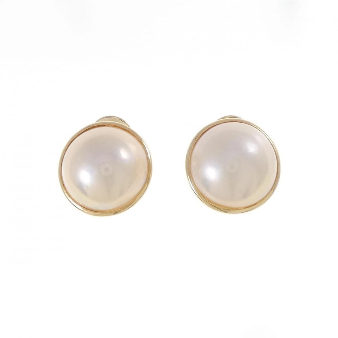 18K YELLOW GOLD MABE PEARL EARRINGS: 18K Yellow Gold Mabe Pearl Earrings Brand: Unbranded Type: Mabe Pearl Pierce/Earring Material: K18YG, Main Stone/Creation Mabe Pearl Color: Yellow Gold Size: Diameteraround: 16.5mm 