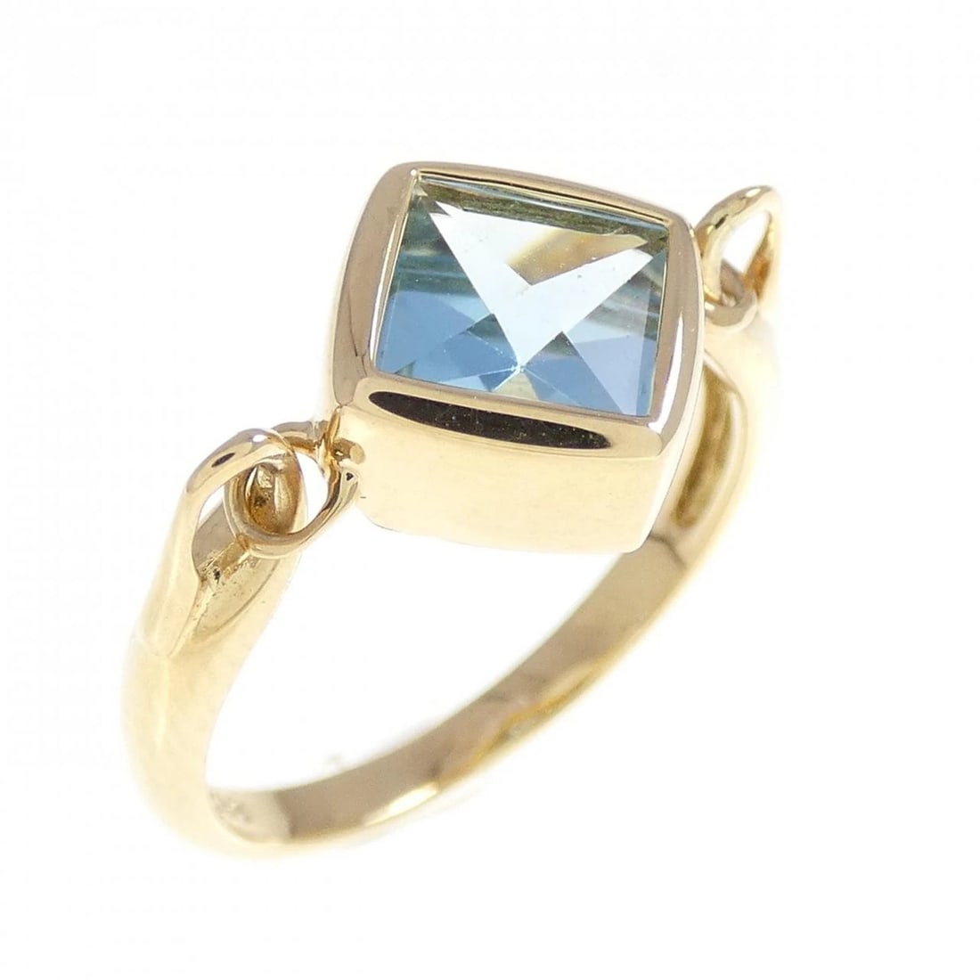 18K YELLOW GOLD BLUE TOPAZ RING: 18K Yellow Gold Blue Topaz Ring Brand: Unbranded Type: Blue Topaz ring Material: K18YG, Main Stone/Creation Blue Topaz Color: Yellow Gold Size: US 5 1/4 Accessories: None Accessories Notice: