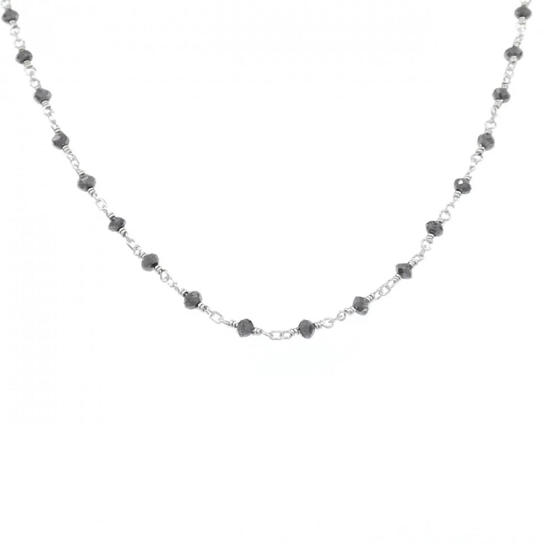 K18WG DIAMOND NECKLACE: K18WG Diamond Necklace Brand: Unbranded Type: Diamond Necklace Material: K18WG, Main Stone/Creation Natural Color: White Gold Size: Actual Size Chain maximum width approx.: 2.1mm Size 38-42cm 