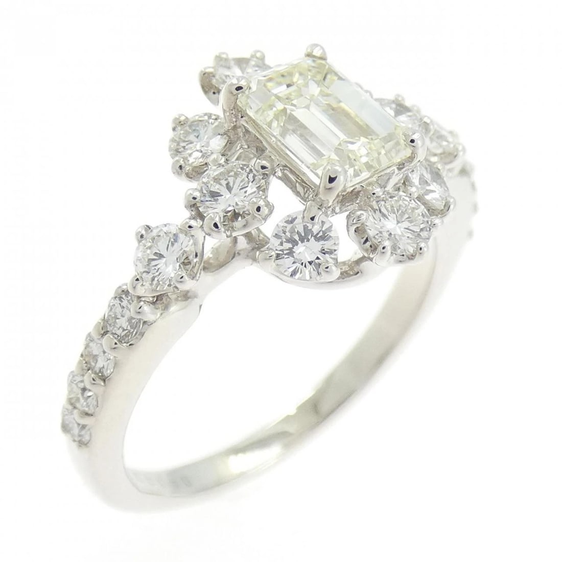 K18WG DIAMOND RING: K18WG Diamond Ring Brand: Unbranded Type: Ring Material: K18WG, Main Stone/Creation Natural Color: White Gold Size: US 6 1/4 Accessories: None Accessories Notice: When purchasing pre-owned