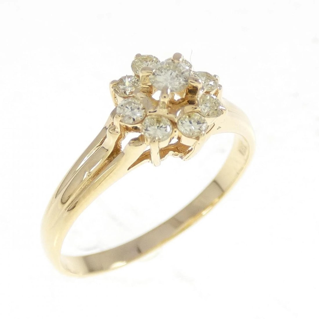 K18YG FLOWER DIAMOND RING: K18YG Flower Diamond Ring Brand: Unbranded Type: Diamond Ring Material: K18YG, Main Stone/Creation Natural Color: Yellow Gold Size: US 6 Accessories: None Accessories Notice: When purchasing