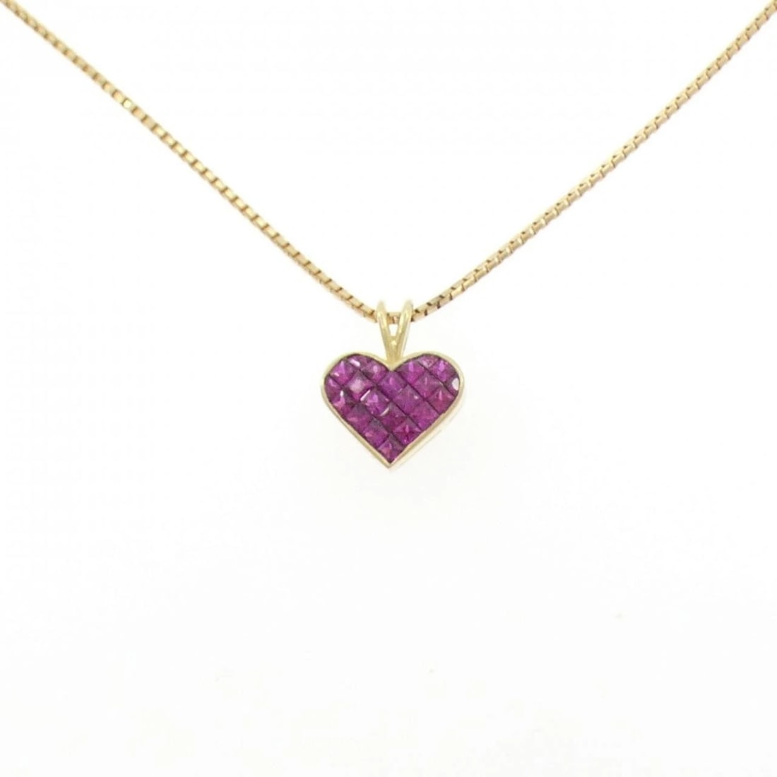 K18YG HEART RUBY NECKLACE: K18YG Heart Ruby Necklace Brand: Unbranded Type: Ruby Necklace Material: K18YG, Main Stone/Creation Ruby Color: Yellow Gold Size: Actual Size Pendant length approx. x width approx.: 17.4mmx13.7mm