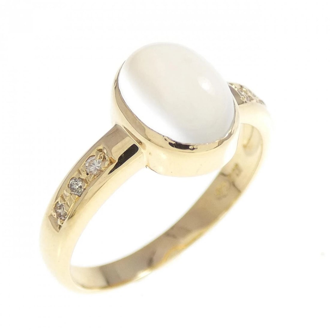 K18YG MOONSTONE RING: K18YG Moonstone Ring Brand: Unbranded Type: moonstone ring Material: K18YG, Main Stone/Creation Moonstone Secondary Stone Natural Color: Yellow Gold Size: US 5.5 Accessories: None Accessor