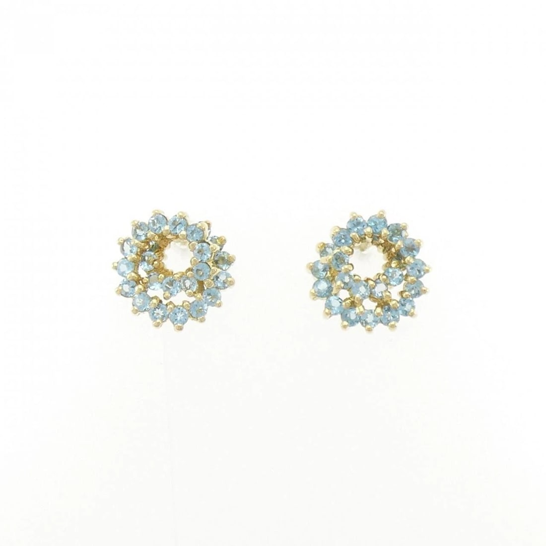 K18YG BLUE TOPAZ PIERCE: K18YG Blue Topaz Pierce Brand: Unbranded Type: Blue Topaz Pierce/Earring Material: K18YG, Main Stone/Creation Blue Topaz Color: Yellow Gold Size: Approx. height x width: 13.4mm x 13.4mm 