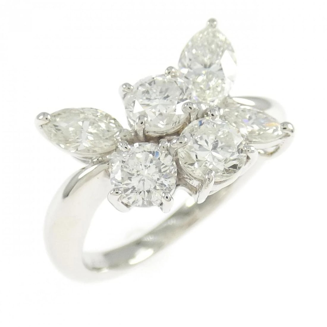 PT900 DIAMOND RING: PT900 Diamond Ring Brand: Unbranded Type: Ring Material: Platinum900, Main Stone/Creation Natural Color: Platinum Size: 6.5 (US size) Accessories: None Accessories Notice: When purchasing