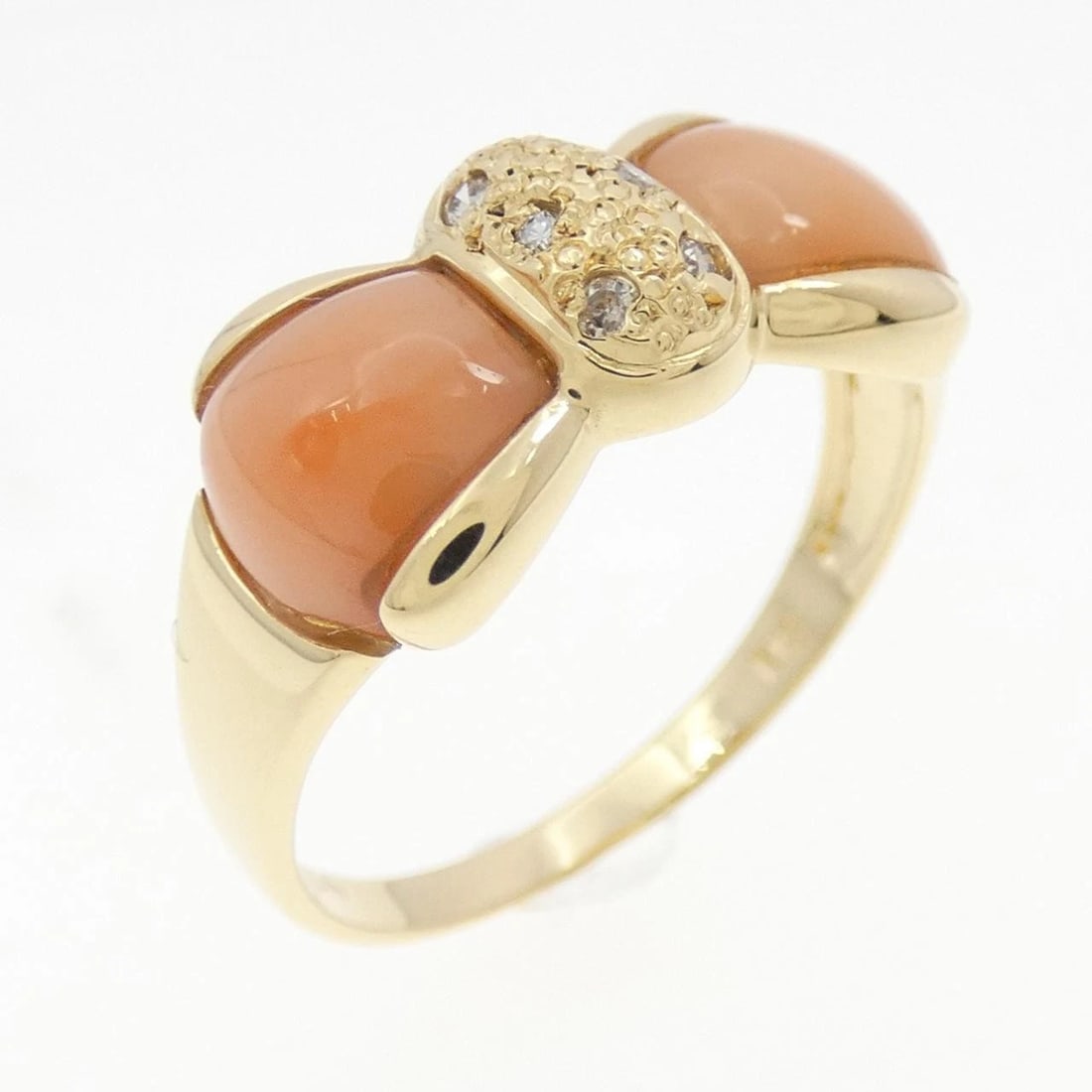 K18YG RIBBON CORAL RING: K18YG Ribbon Coral Ring Brand: Unbranded Type: coral ring Material: K18YG, Main Stone/Creation Coral Secondary Stone Natural Color: Yellow Gold Size: US 6.75 Accessories: None Accessories