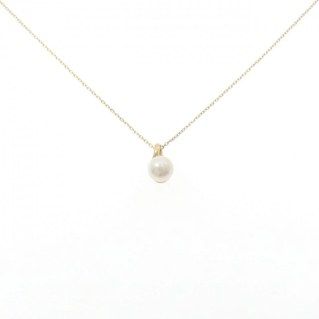 18K YELLOW GOLD AKOYA PEARL NECKLACE: 18K Yellow Gold Akoya Pearl Necklace Brand: Unbranded Type: Akoya Pearl Necklace Material: 18k yellow gold, Main Stone/Creation Akoya PearlSecondary Stone Natural Color: Yellow Gold Size: