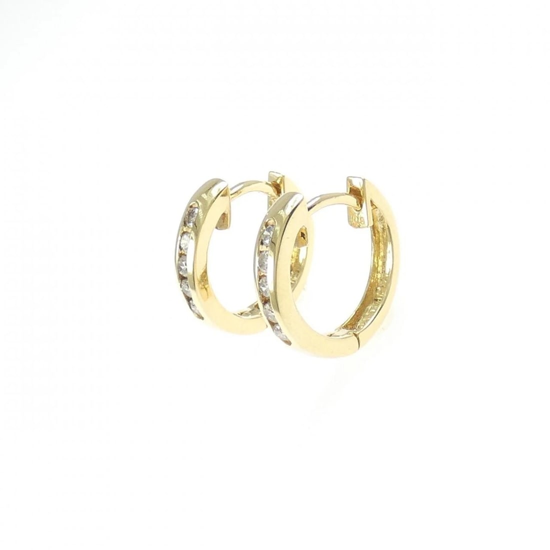 K18YG DIAMOND HOOP PIERCE: K18YG Diamond Hoop Pierce Brand: Unbranded Type: Diamond Pierce/Earring Material: 18k yellow gold, Main Stone/Creation Natural Color: Yellow Gold Size: Approx. length x width: 13.5mm x 2.6mm 