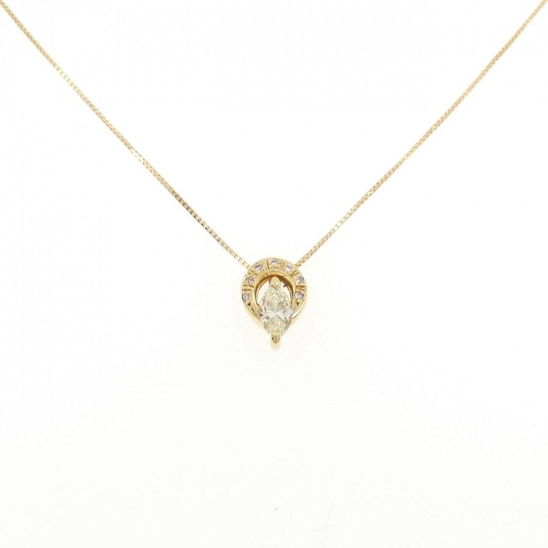 18K YELLOW GOLD DIAMOND NECKLACE: 18K Yellow Gold Diamond Necklace Brand: Unbranded Type: Diamond Necklace Material: 18k yellow gold, Main Stone/Creation Natural Color: Yellow Gold Size: Actual Size Pendant length approx. x