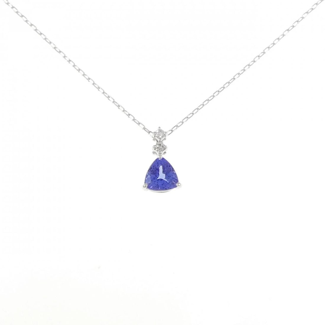 K18WG TANZANITE NECKLACE: K18WG Tanzanite Necklace Brand: Unbranded Type: Tanzanite Necklace Material: K18 white gold, Main Stone/Creation TanzaniteSecondary Stone Natural Color: White Gold Size: 45cmActual Size